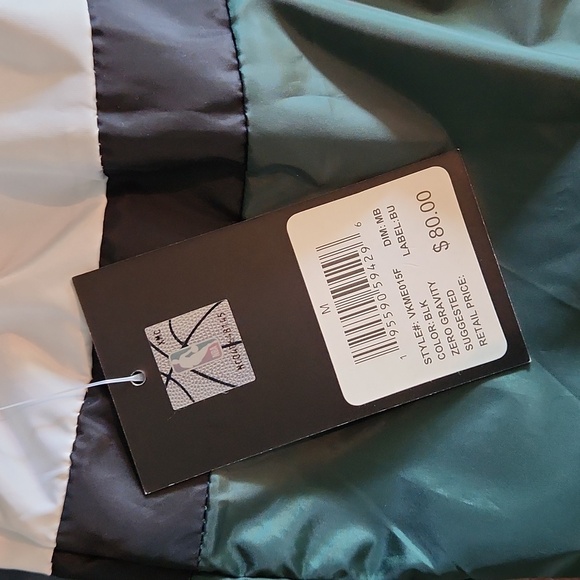 Milwaukee Bucks Size medium, thin shell hooded jacket - Picture 7 of 8